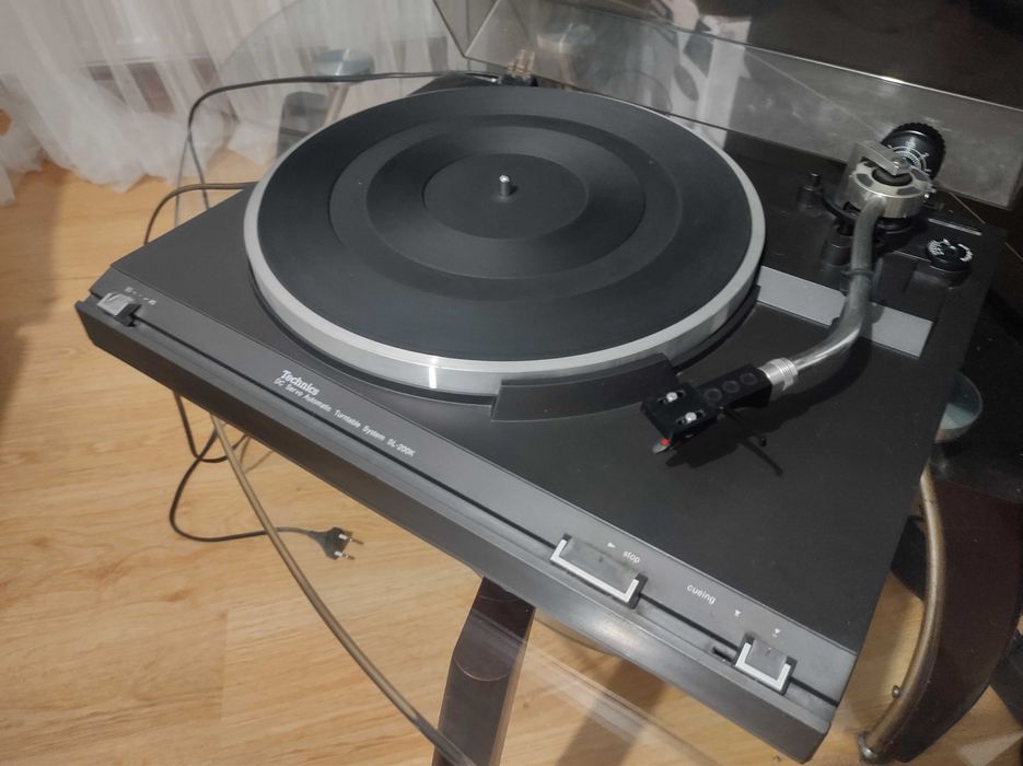 Gramofon Technics system SL -200K