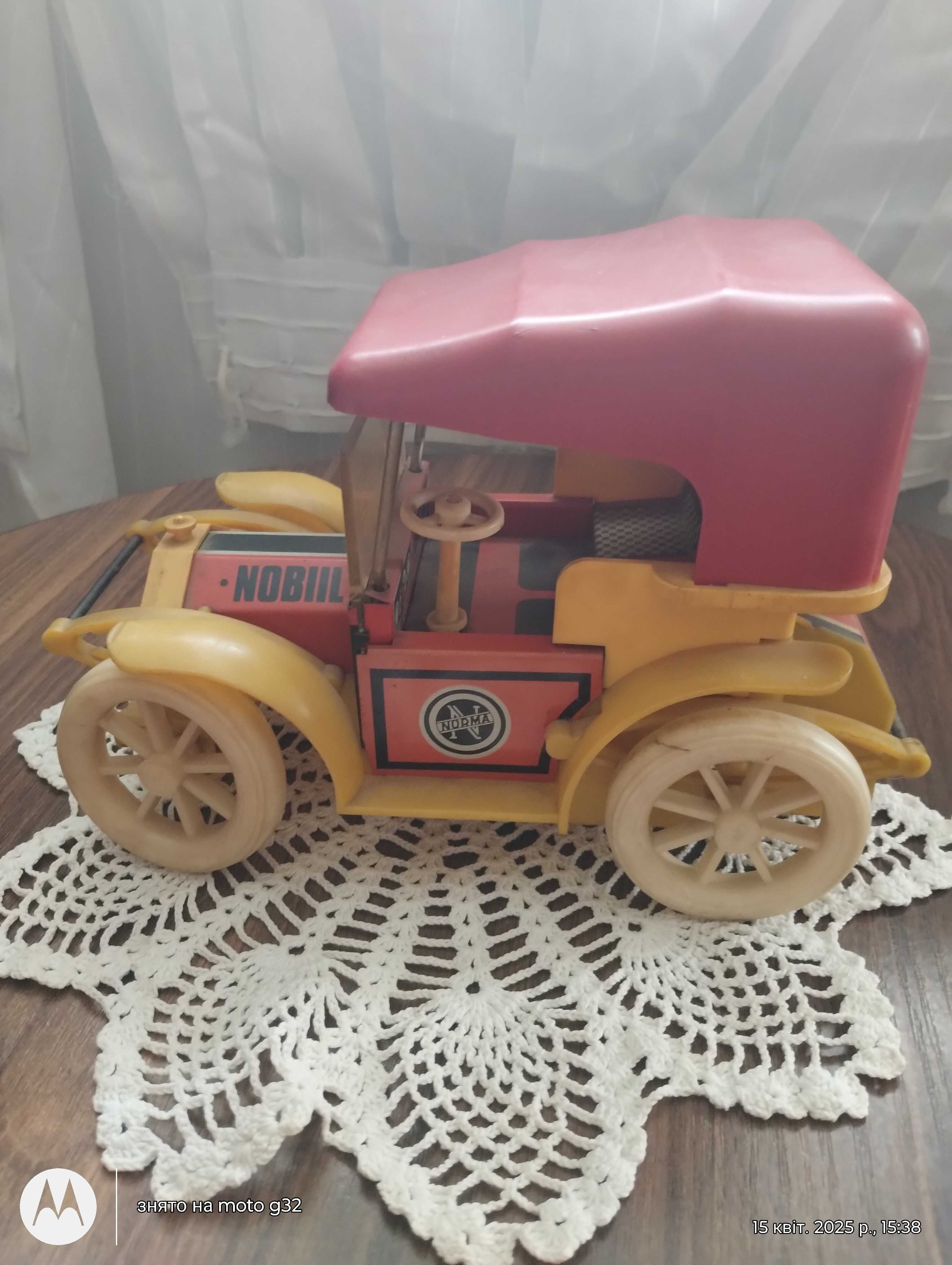 Машинка игрушечная на батарейках (Времён СССР)