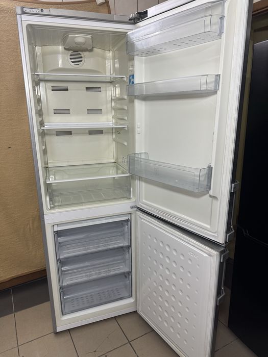 Холодильник з морозилкою Beko No frost (суха заморозка)