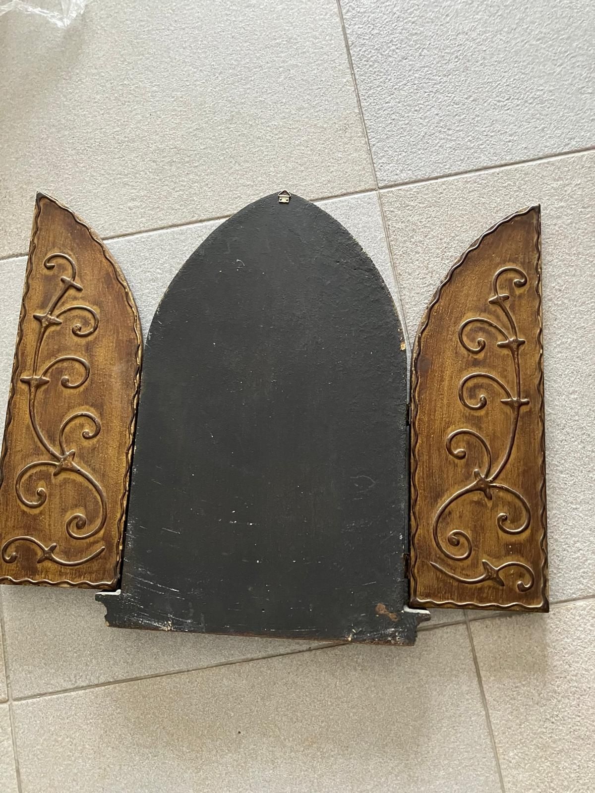 Relicário em madeira