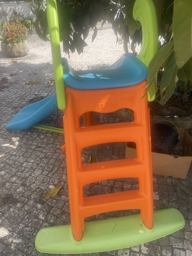 Escorrega Feber curvo