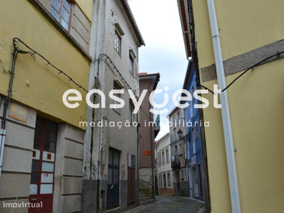 Apartamento e comércio em Seia.