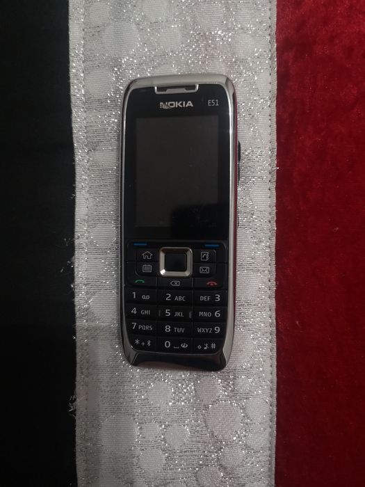 Vendo 3 telemóveis a trabalhar