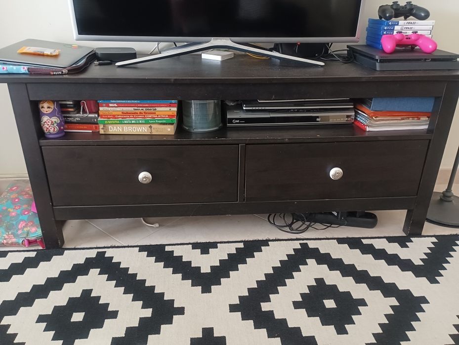 Baú preto Hemnes IKEA