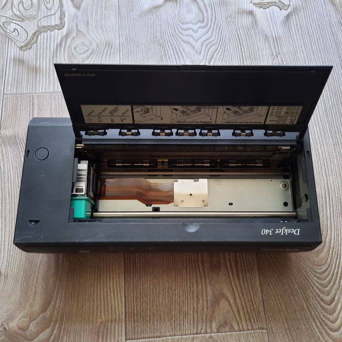 HP DeskJet340 портативний принтер.Без батареї.