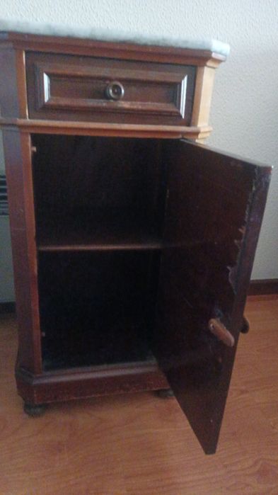 Mesinha de cabeceira