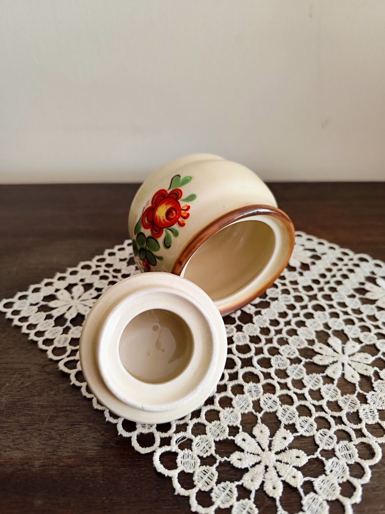 Urokliwa cukiernica z porcelitu. Tułowice made in  Poland PRL