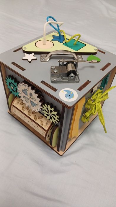 Бізікуб для малечі