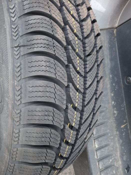 Opony zimowe na felgach Dębica Frigo 195/65R15 4x100 Nowe Renault