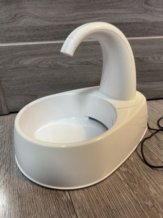 Поилка фонтан для животных кота собаки