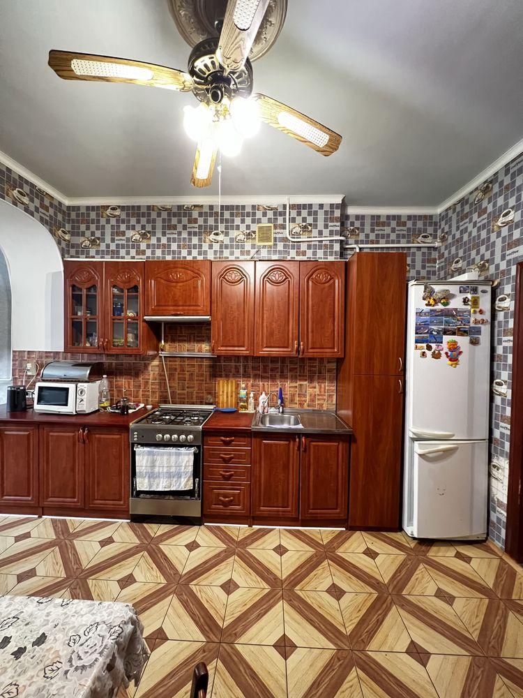 В Продажу 3 к к в Лісках / вул. Курортна