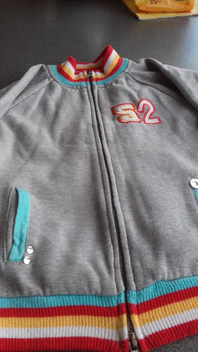 Bluza dziecięca w rozmiarze 128 cm