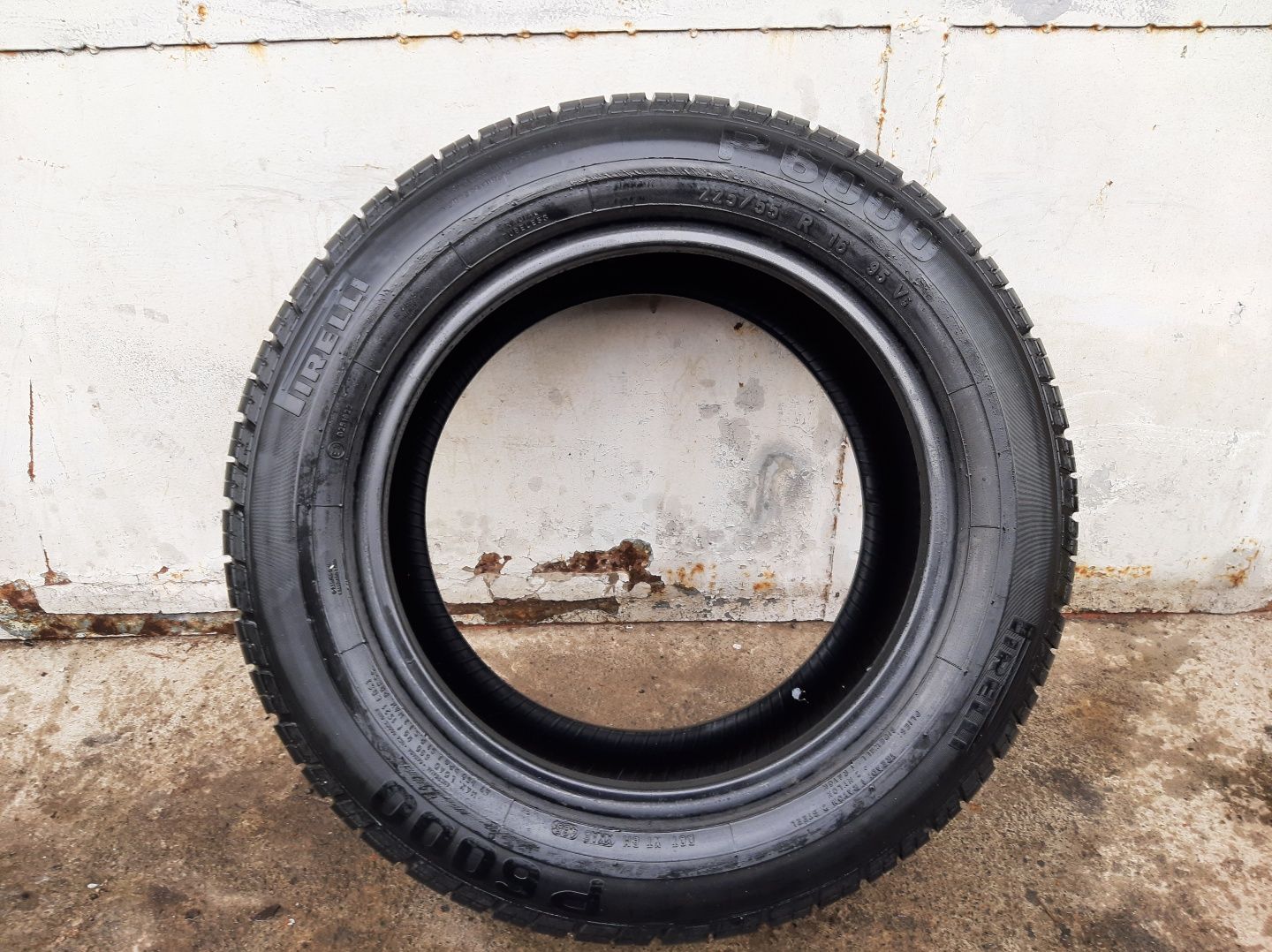 Продам колесо Pirelli 225/55 r16