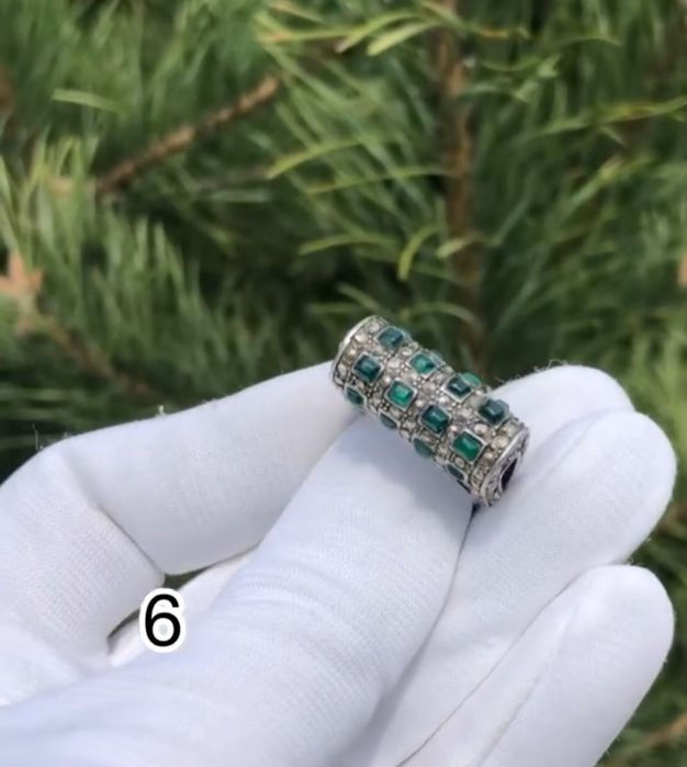Серебряное колечко с марказитами и зелёными камушками