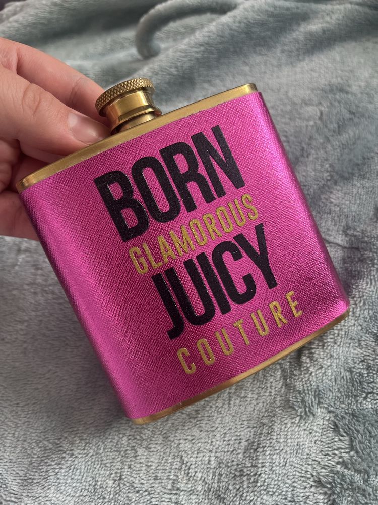 różowa piersiówka marki Juicy Couture