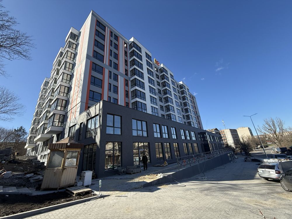Продаж 2к квартири 79.8 кв. м на пл. Привокзальна 30