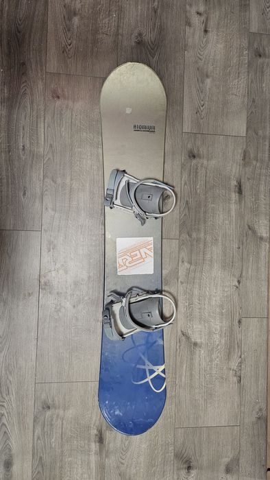 Snowboard Generics/ Deska snowboardowa Generics