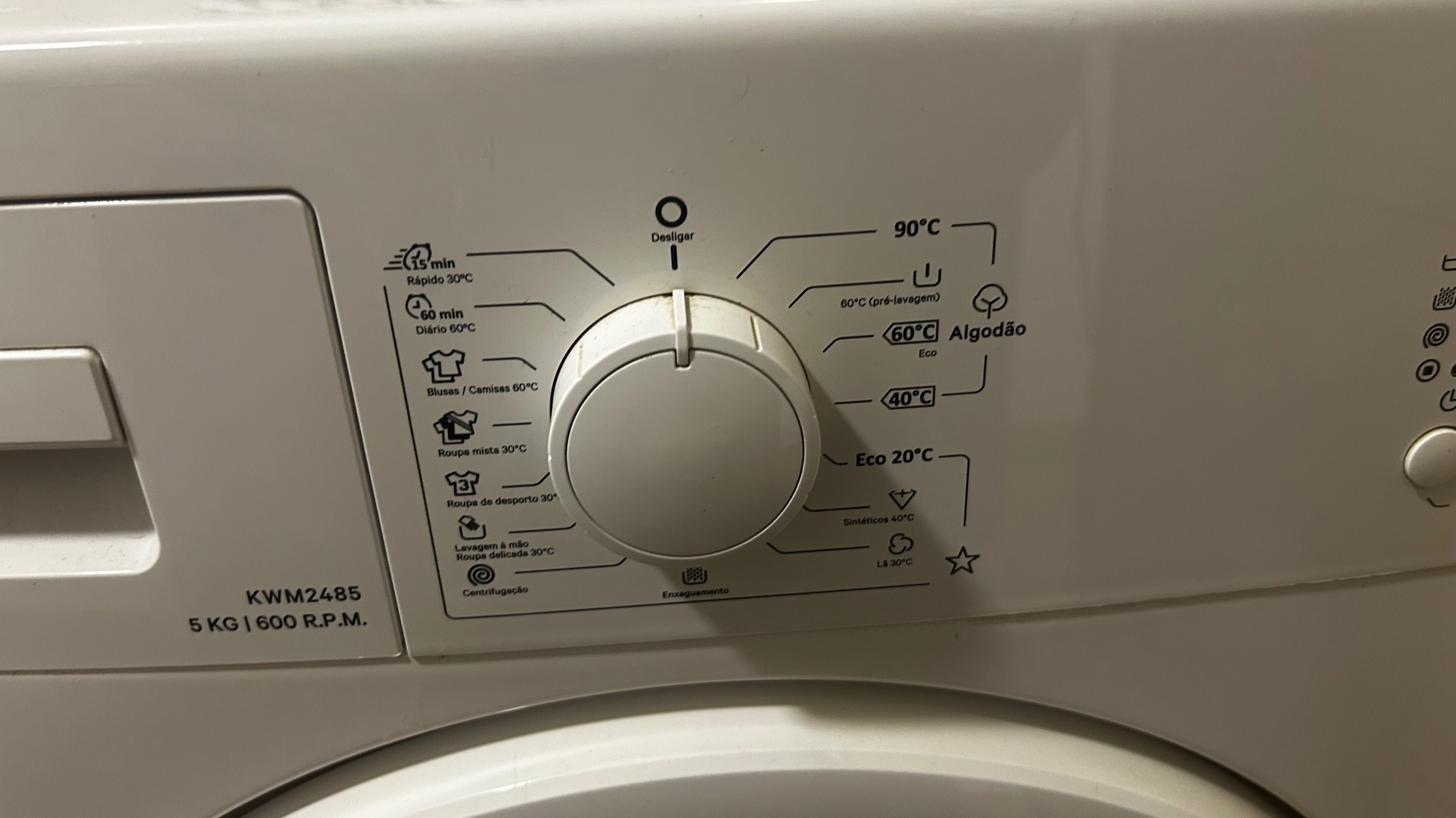 Máquina de lavar roupa da marca Kunft A++