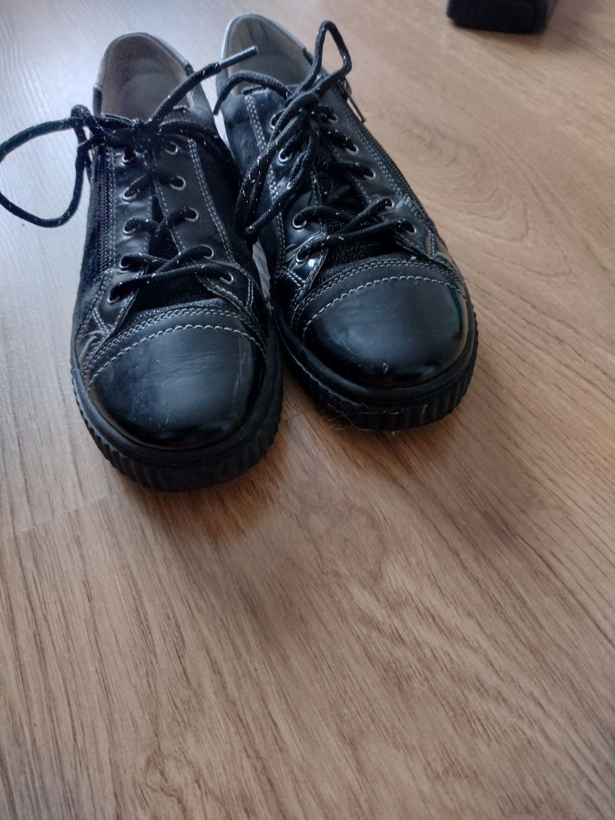 Buty dla dziewczyny rozmiar 34 firma Lasocki