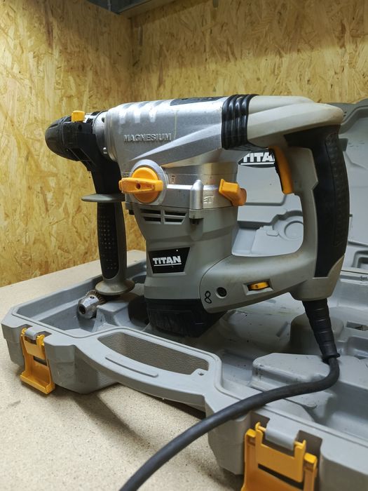 Mlotowiertarka mlot udarowy wyburzeniowy titan 1500w  Titan TTB631SDS