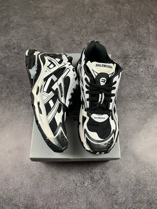 Balenciaga Runner Black White