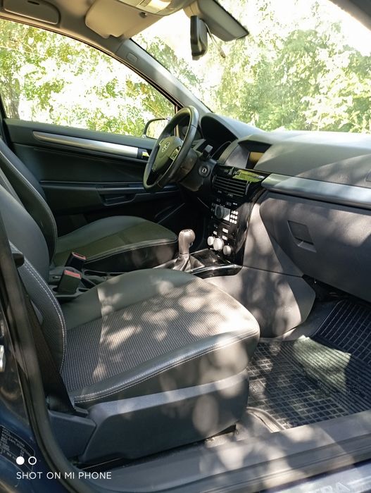 Автомобіль Opel Astra H