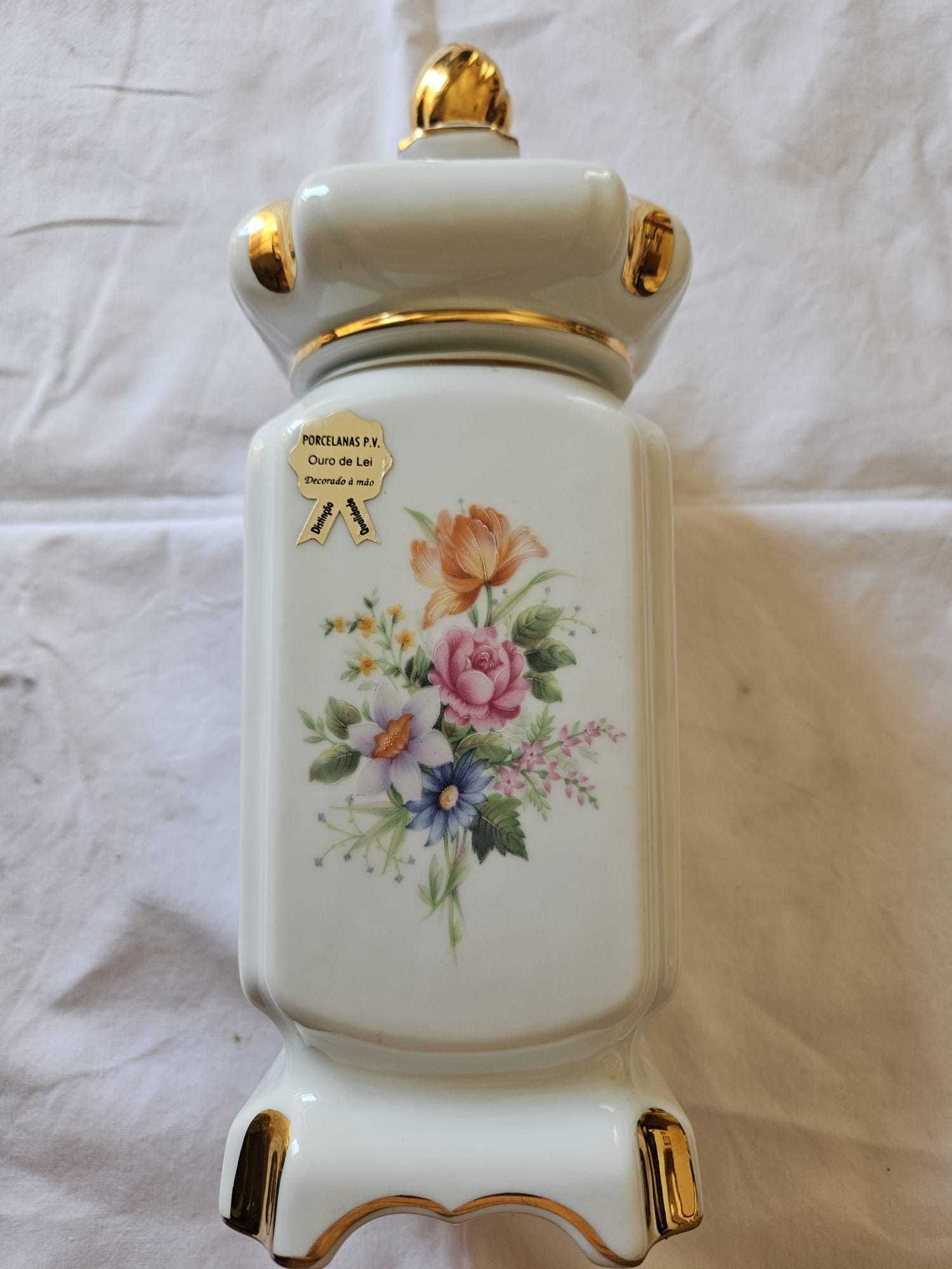 Pote porcelana PV - Porto de Mós, pintado à mão com ouro de lei