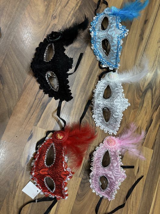 Венецианские вечернии карнавальные маски