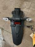 Suzuki Gsx-r 125 błotnik chlapacz nadkole tablica tył ogon 63311 -23k