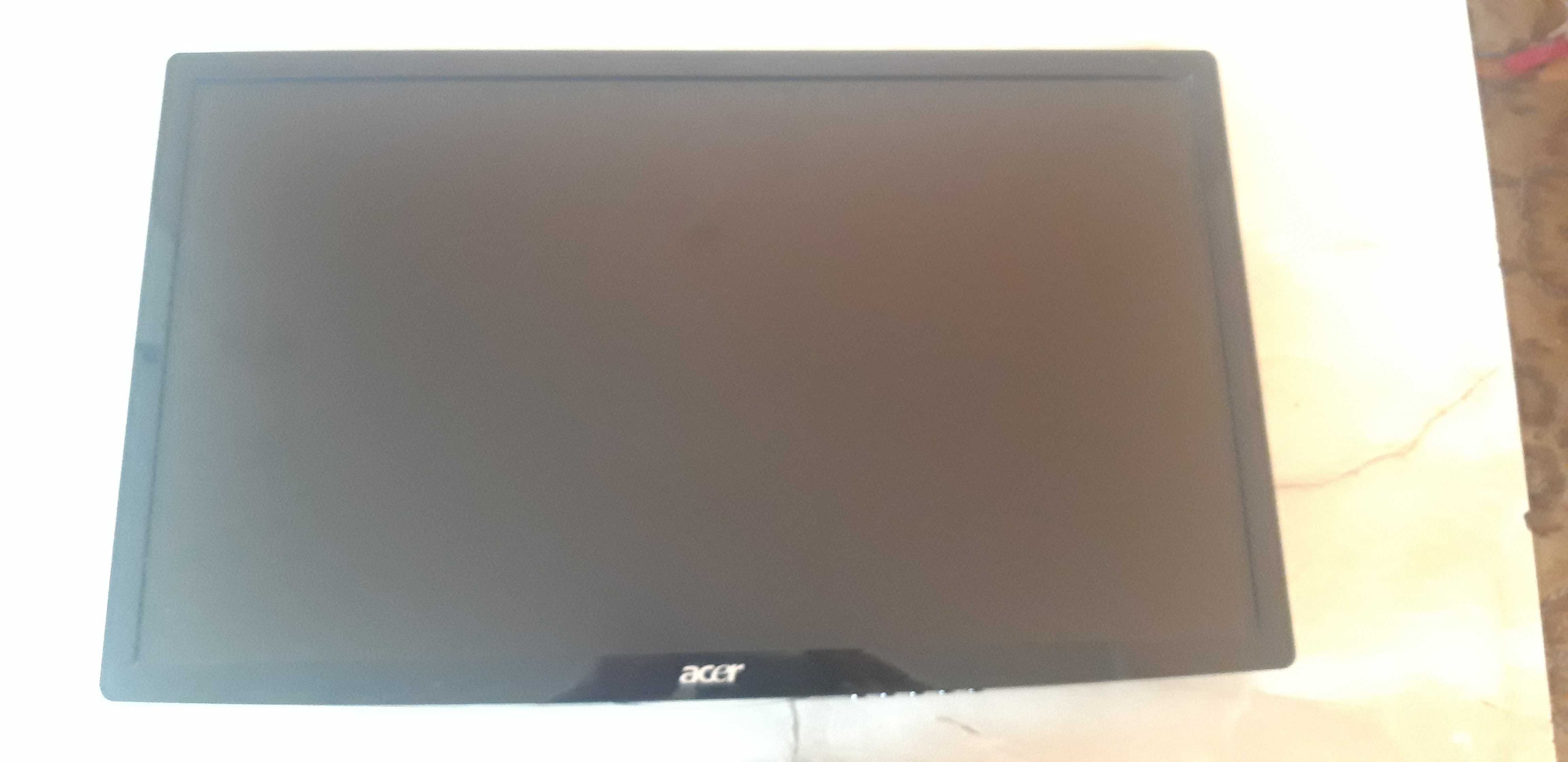 Komputer SFF Dell OptiFlex 3050 + Monitor + Mysz i klawiatura i Wi-Fi.