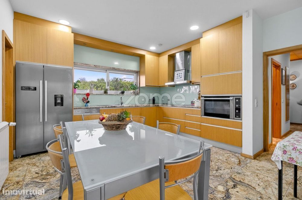 Moradia independente T4+2 na Rua Nicolau Nasoni, Maia