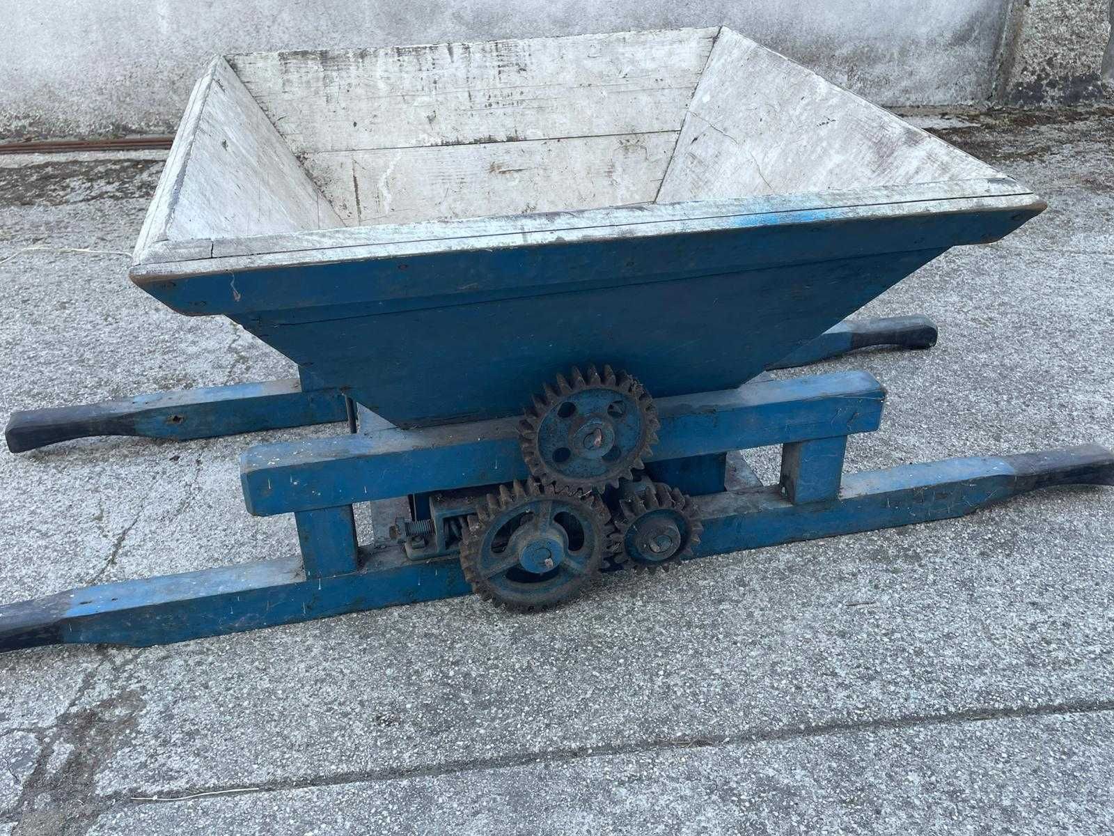 Esmagador de Uvas Manual