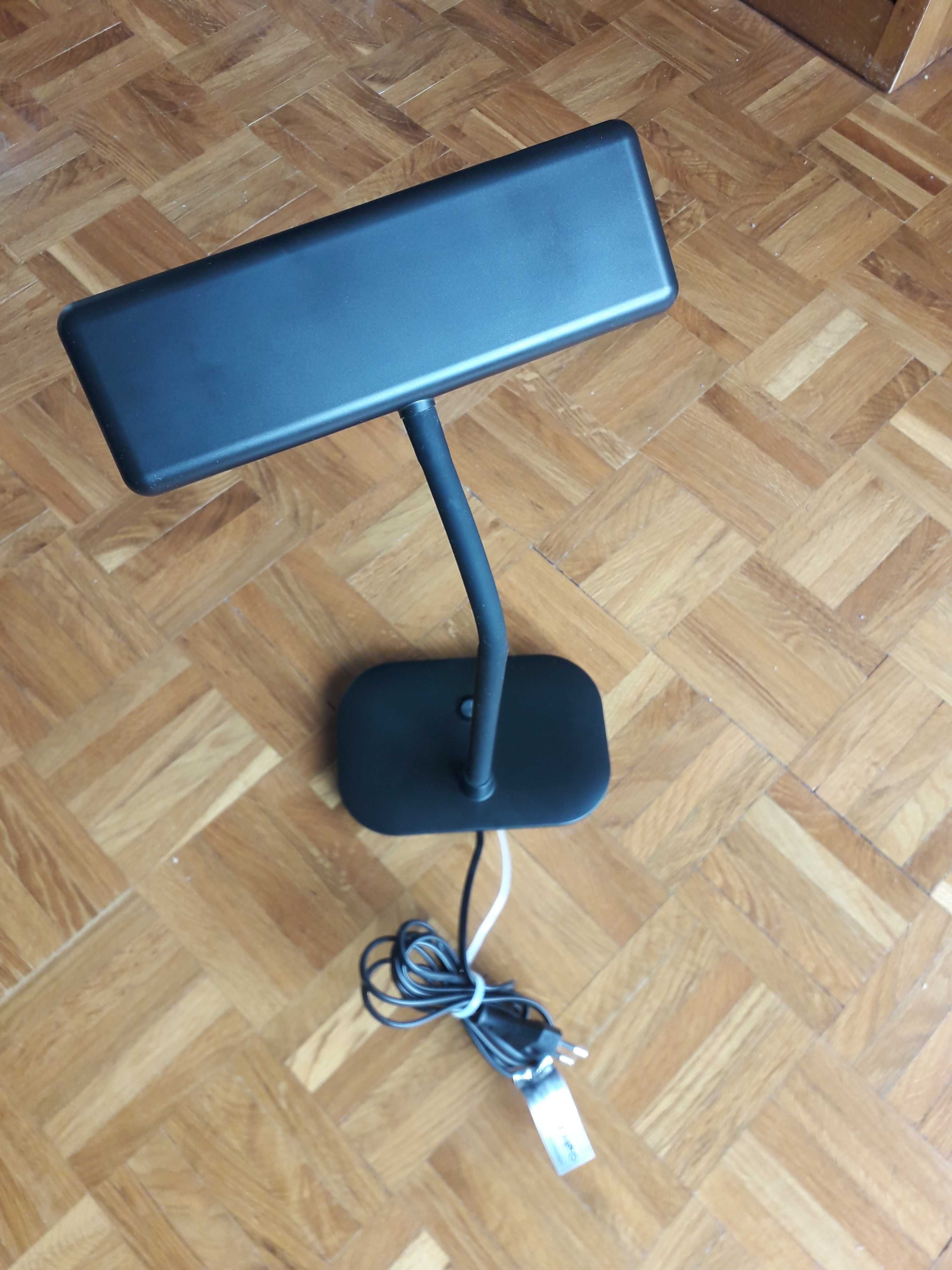 Candeeiro de secretária LED