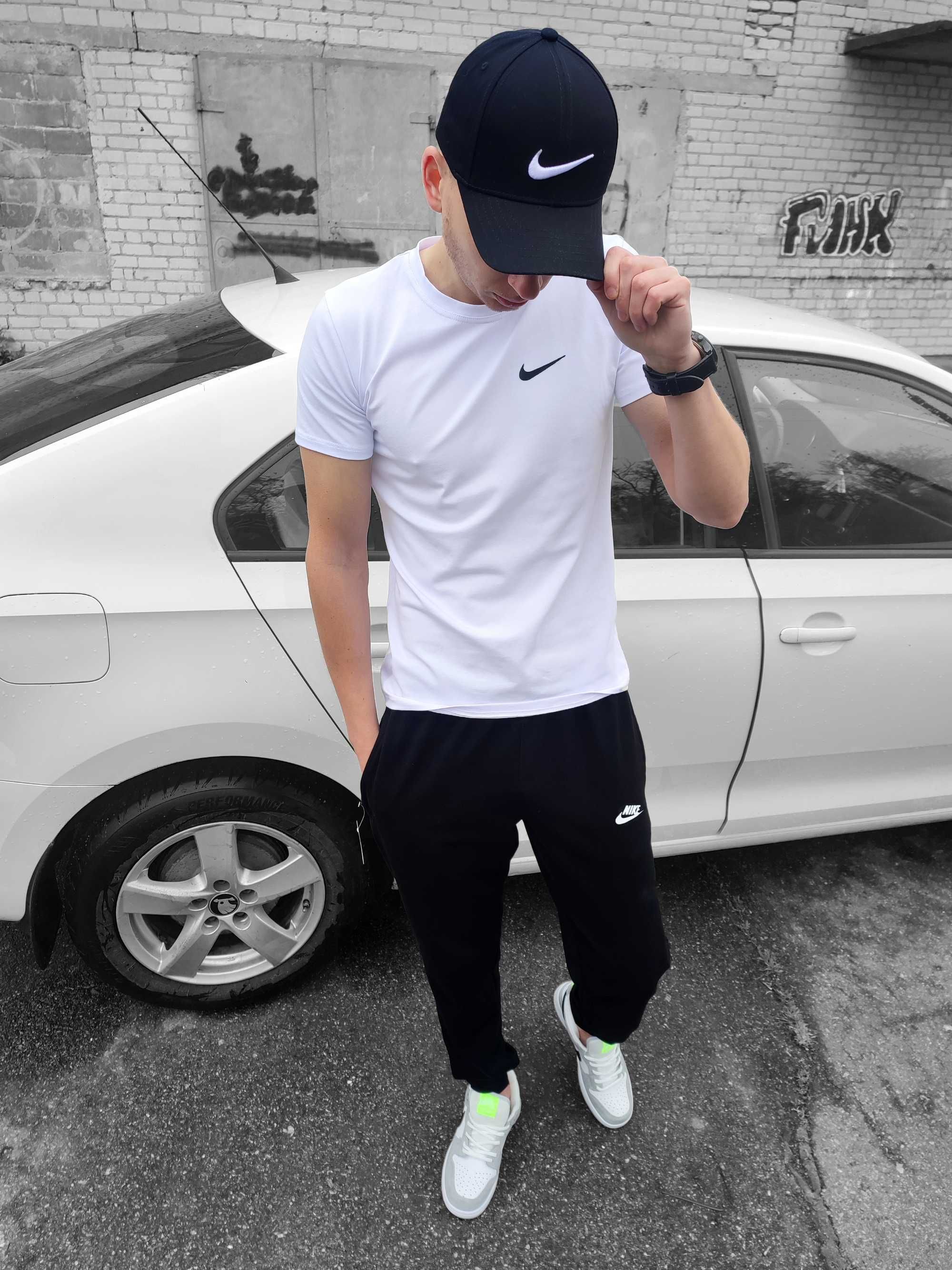 Літній чоловічий комплект Nike футболка + штани чорний білий