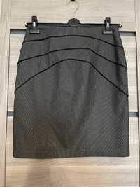Szara spódnica ołówkowa z czarnymi paskami