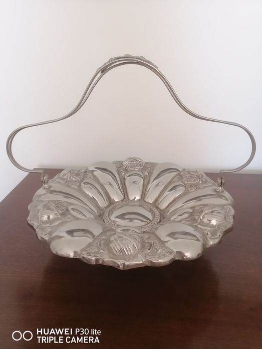 Fruteira em casquinha, com mais de 80 anos