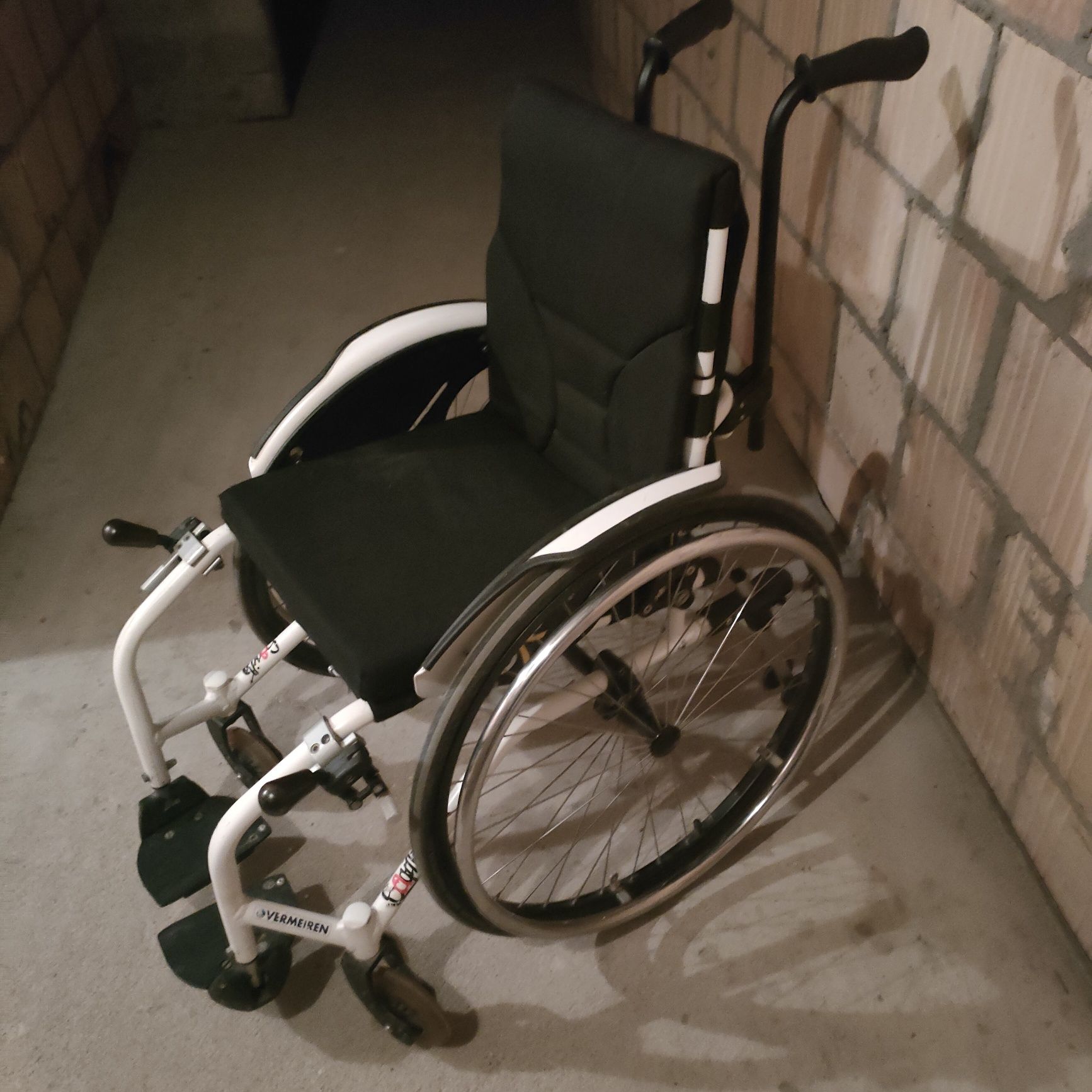 Sprzedam aluminiowy wózek inwalidzki Vermeiren.