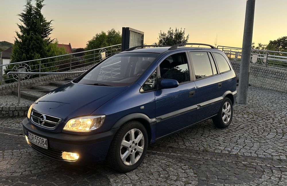 Opel Zafira Selection 2002r 2.0 DTI 101 KM, 7 osób, Hak, Alufelgi