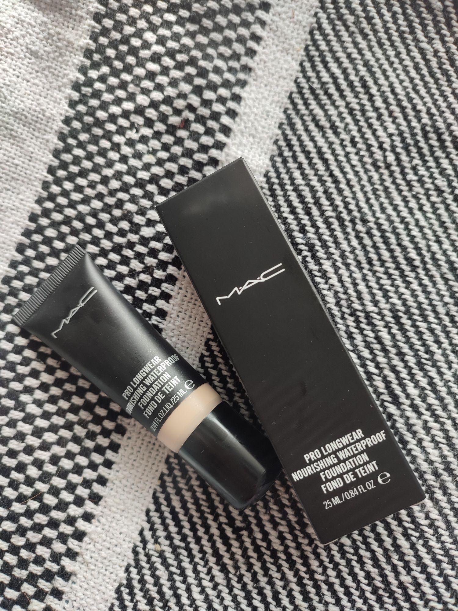 Podkład NC15 MAC PRO LONGWEAR nourishing waterproof foundation