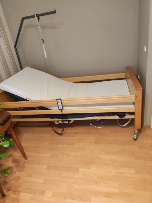 Sprzęt rehabilitacyjny łóżko podnośnik