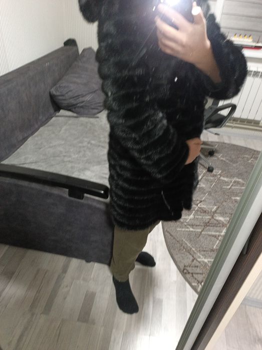 Шуба чорного кольору, торг умісний