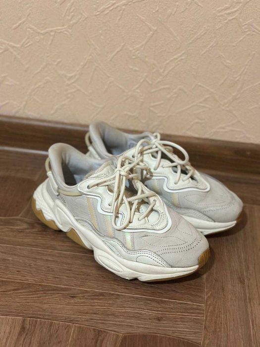 Кросівки жіночі Adidas GZ2789 бежевого кольору, оригінальні