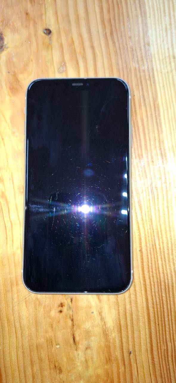 iPhone 11 белый на 128