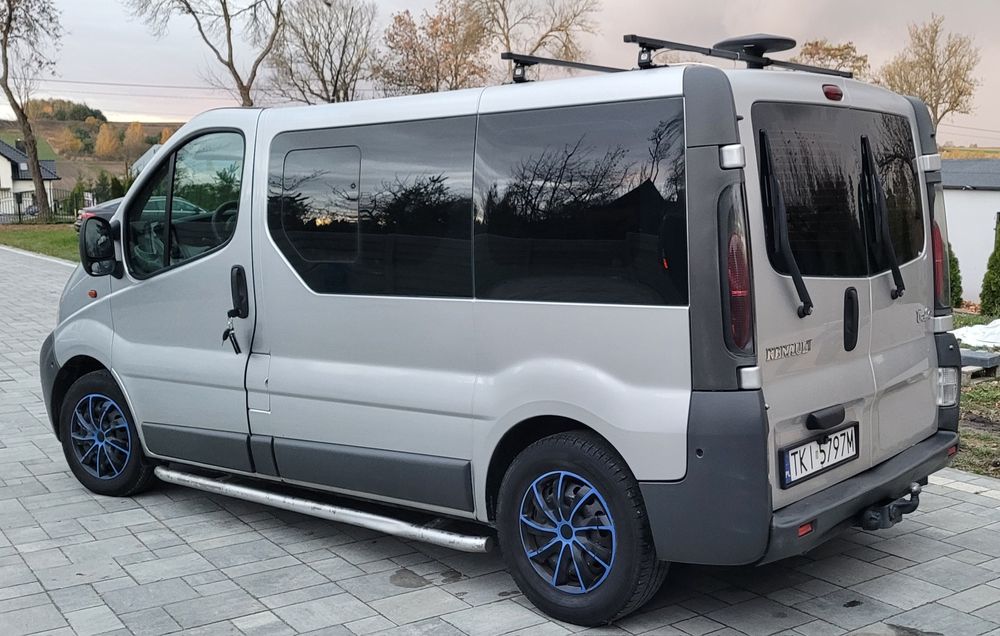 Renault Trafic*2005 rok*1,9 DCI*9 osobowy*Klima*TV*Doinwestowany*I