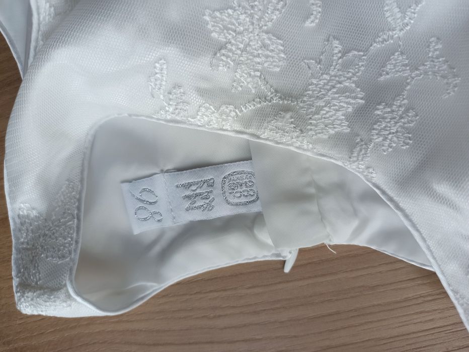 Biała elegancka sukienka dla dziewczynki rozmiar 98 smyk