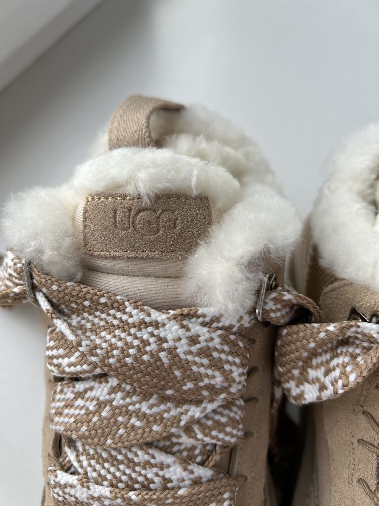 UGG нові у бежевому кольорі