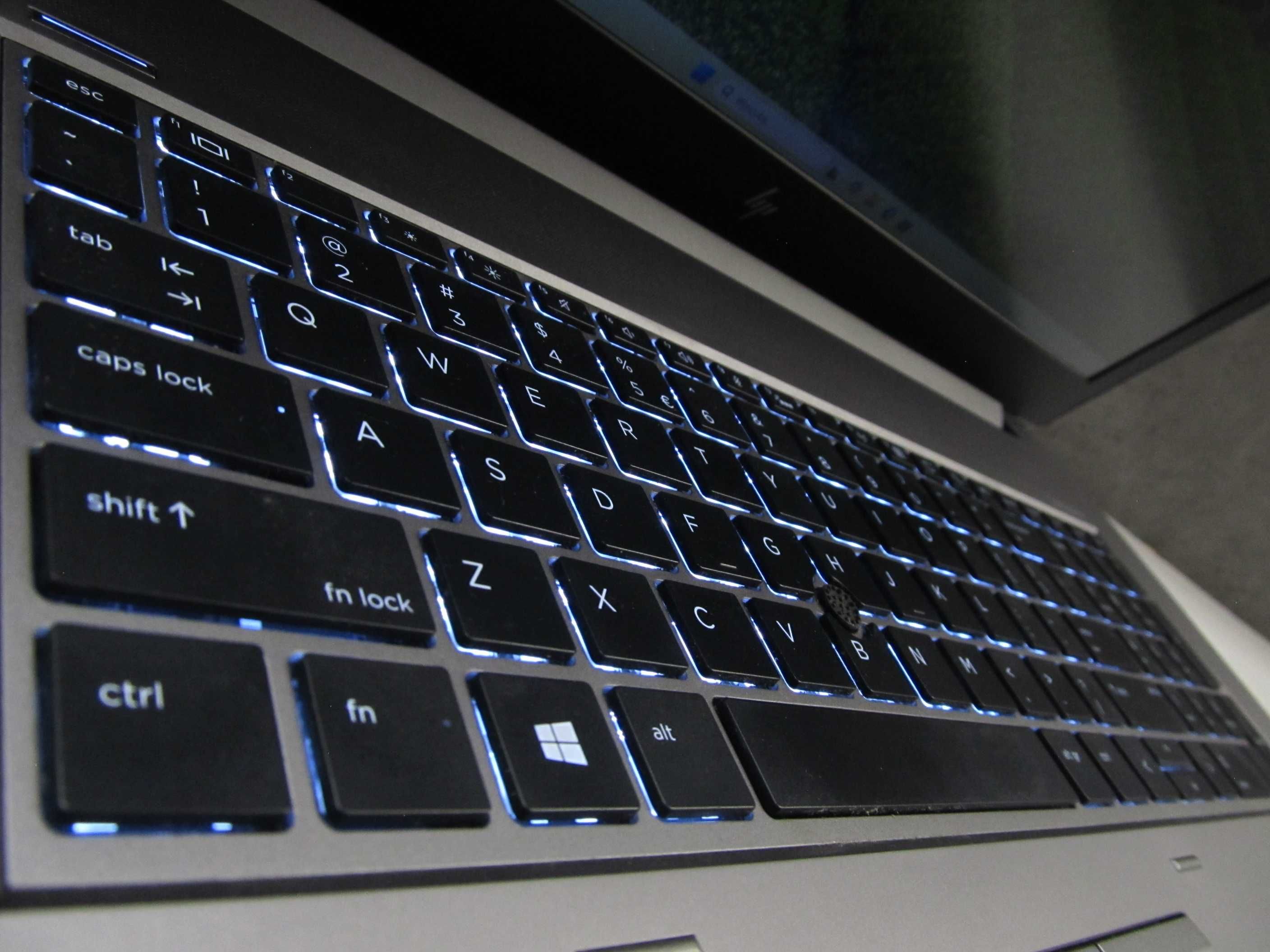 B. MOCNY HP Zbook 17 G5 i7 8850H 48GB 512SSD NVIDIA QUADRO P3200 6GB