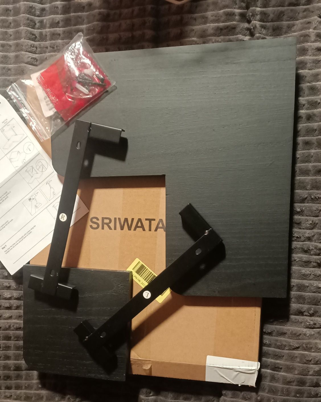 Drewniana półka narożna loft
