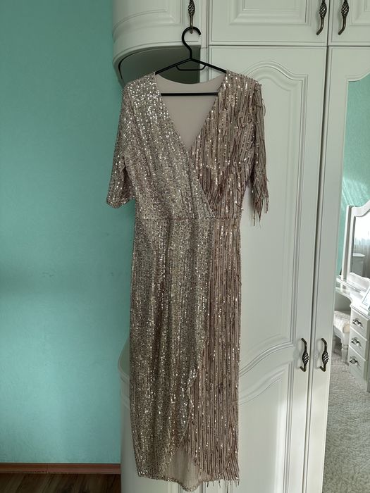 Вечірня сукня.