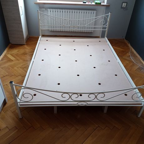 Łóżko metalowe w dobrym stanie